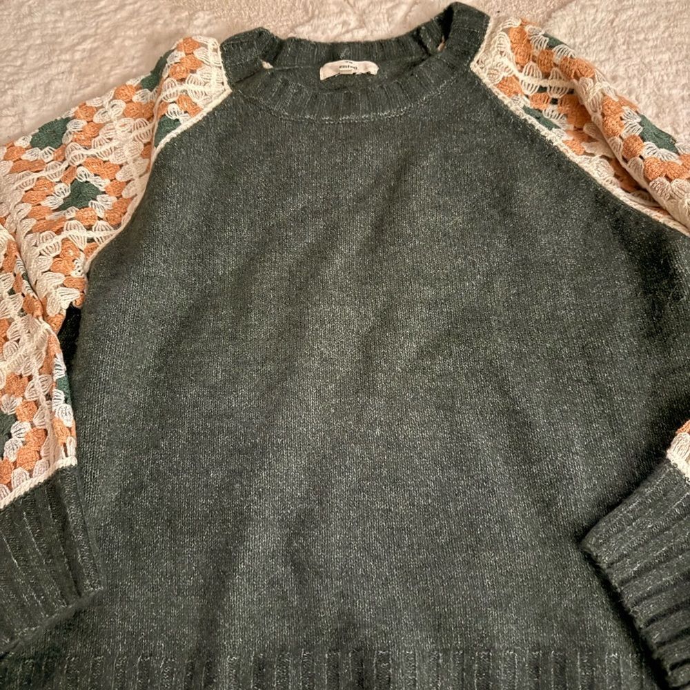 entro Dark Green Crewneck Sweater with Crochet Accent Sleeves in Cream and Tan